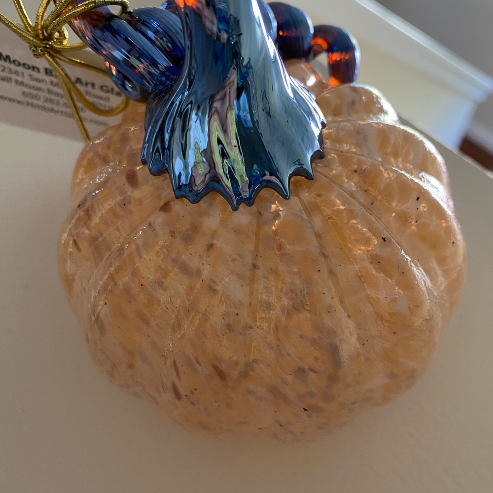 Hand-blown Glass Pumpkin Peach Purple Iridescent - Picture 4 of 7
